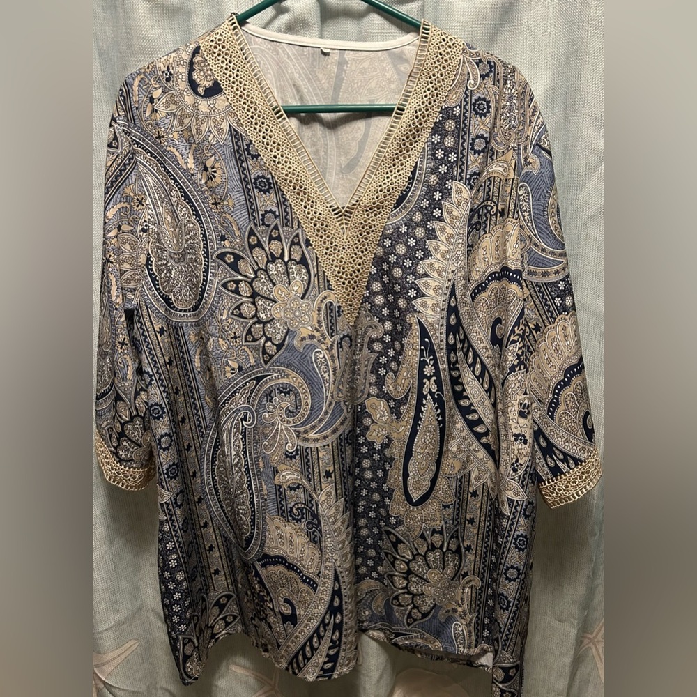 Elegant Paisley V-Neck Women's Top
